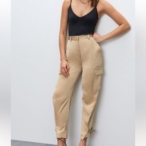 Brand new with tags size 4 in tan Babaton Refined cargo pant